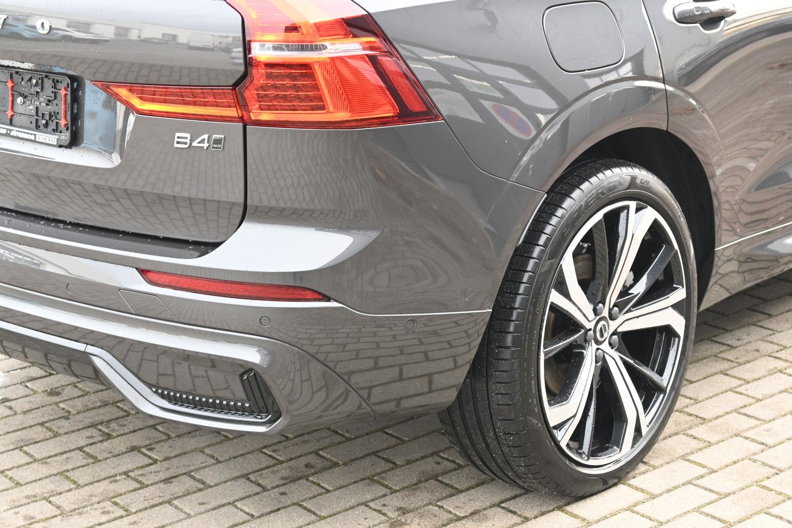 Fahrzeugabbildung Volvo XC60 B4 AWD Ultimate Dark*LED*PANO*STHZ*