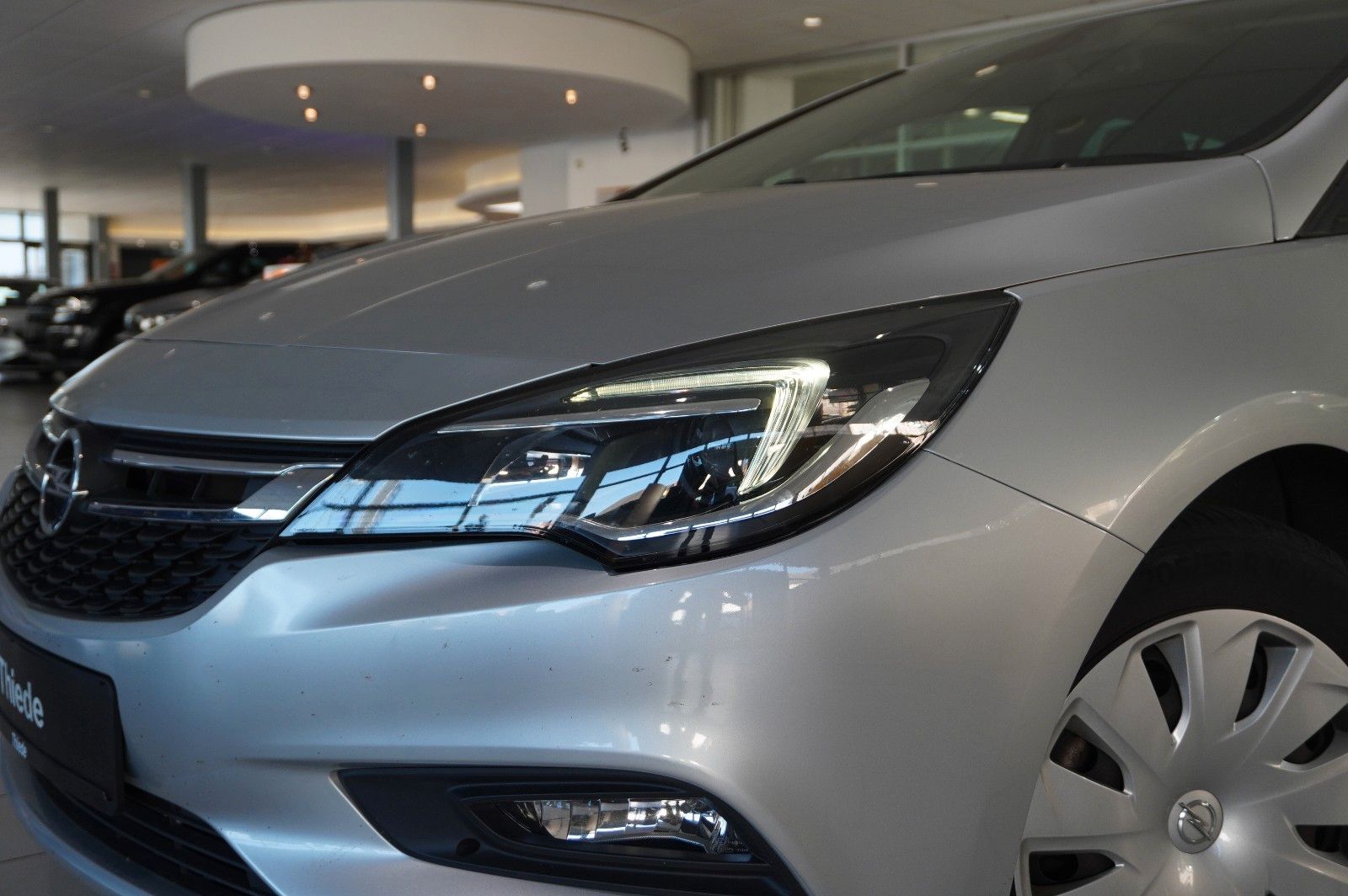 Fahrzeugabbildung Opel Astra K ST 1.0 BUSINESS NAVI/LED/SHZ/TEMP./SPORT