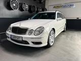 Mercedes-Benz E 500 AMG-PAKET/SCHIEBEDACH/XENON - weiße Mercedes-Benz E 500