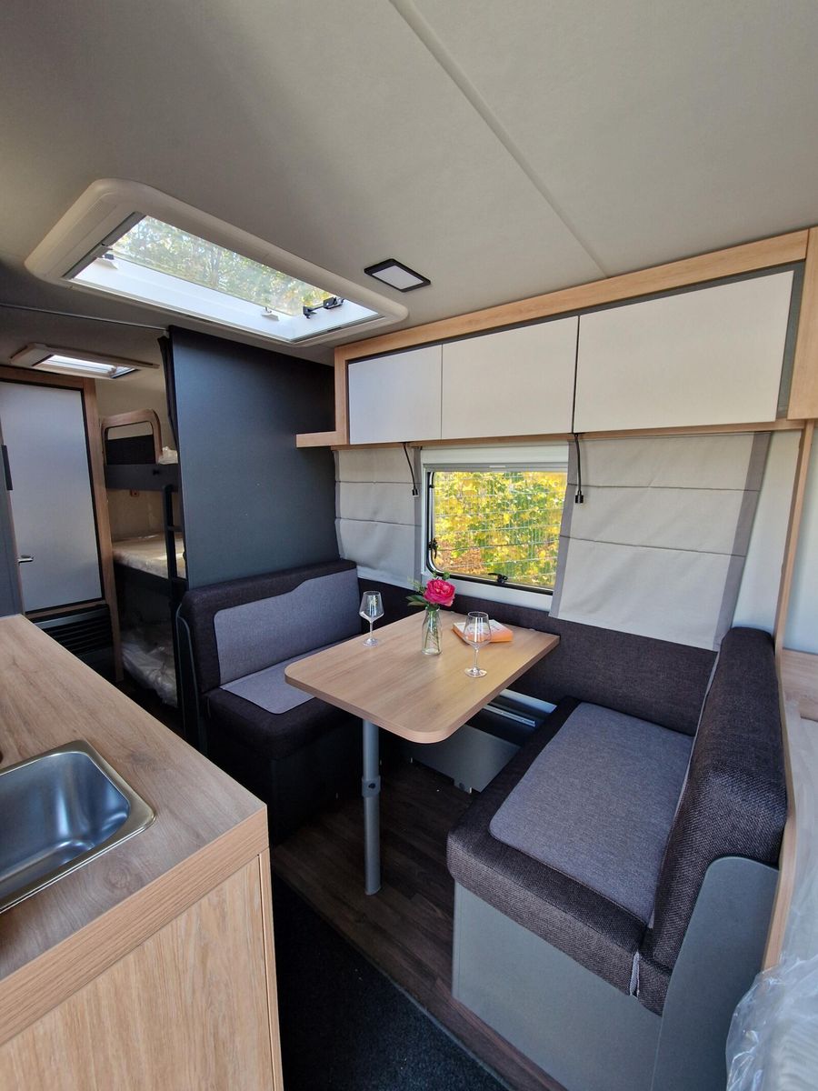 Fahrzeugabbildung Knaus Sport 500 KD 3 Stockbett mit Garagentür, 1800 kg