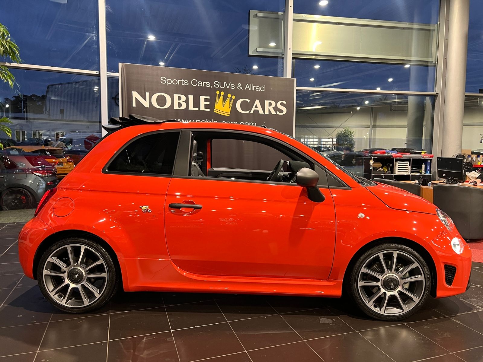 Fahrzeugabbildung Abarth 595C Turismo CARPLAY LEDER PDC