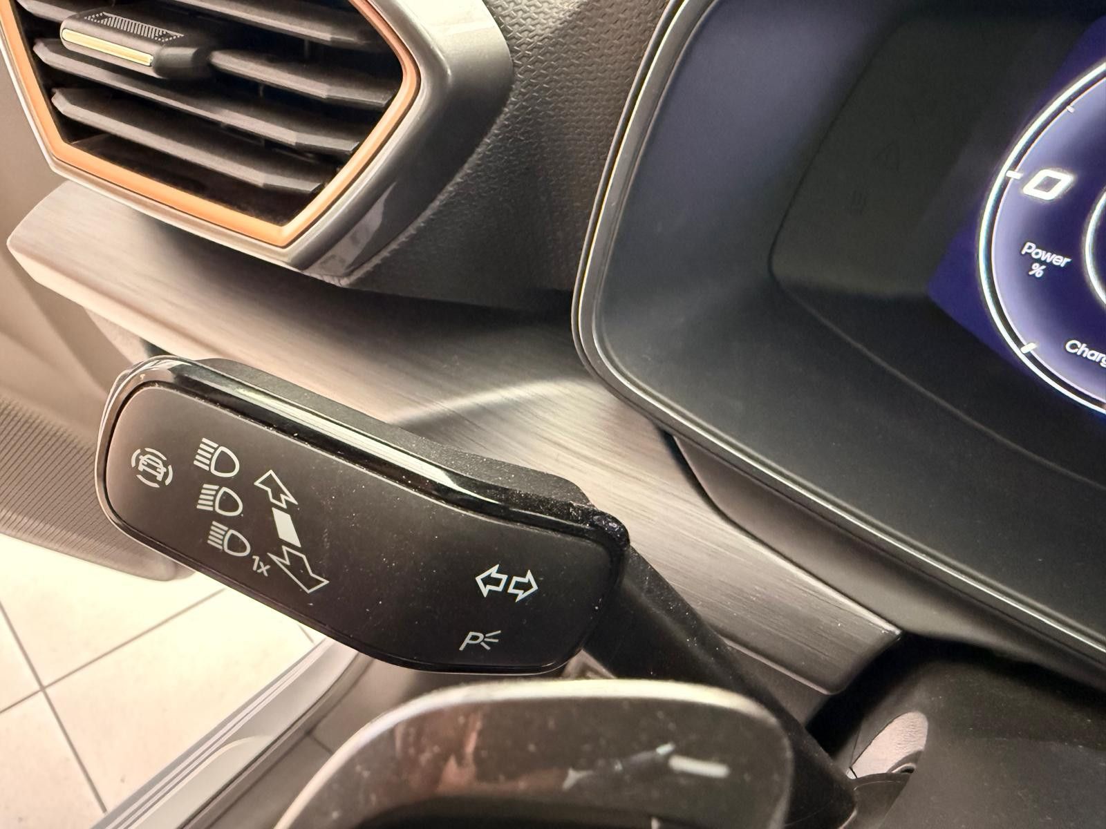 Fahrzeugabbildung CUPRA Leon Sportstourer VZ e-Hybrid/AHK/8.FACH BEREIFT