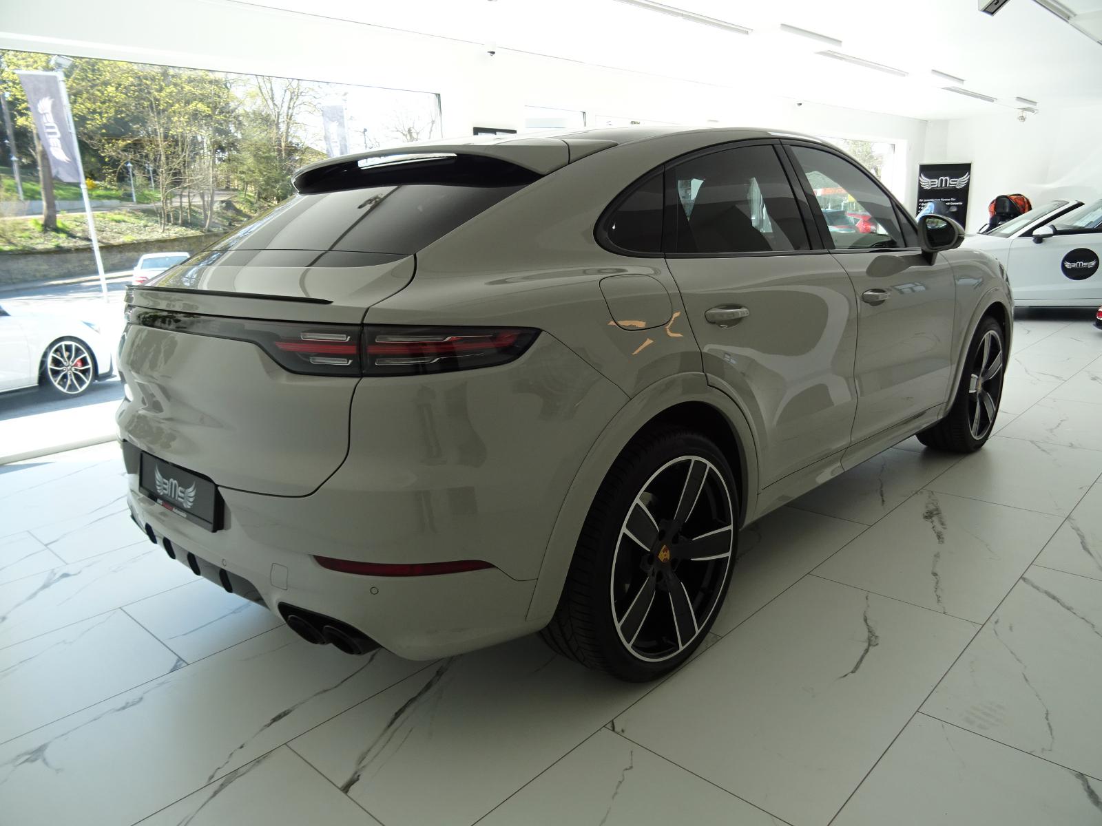 showroom-image-top