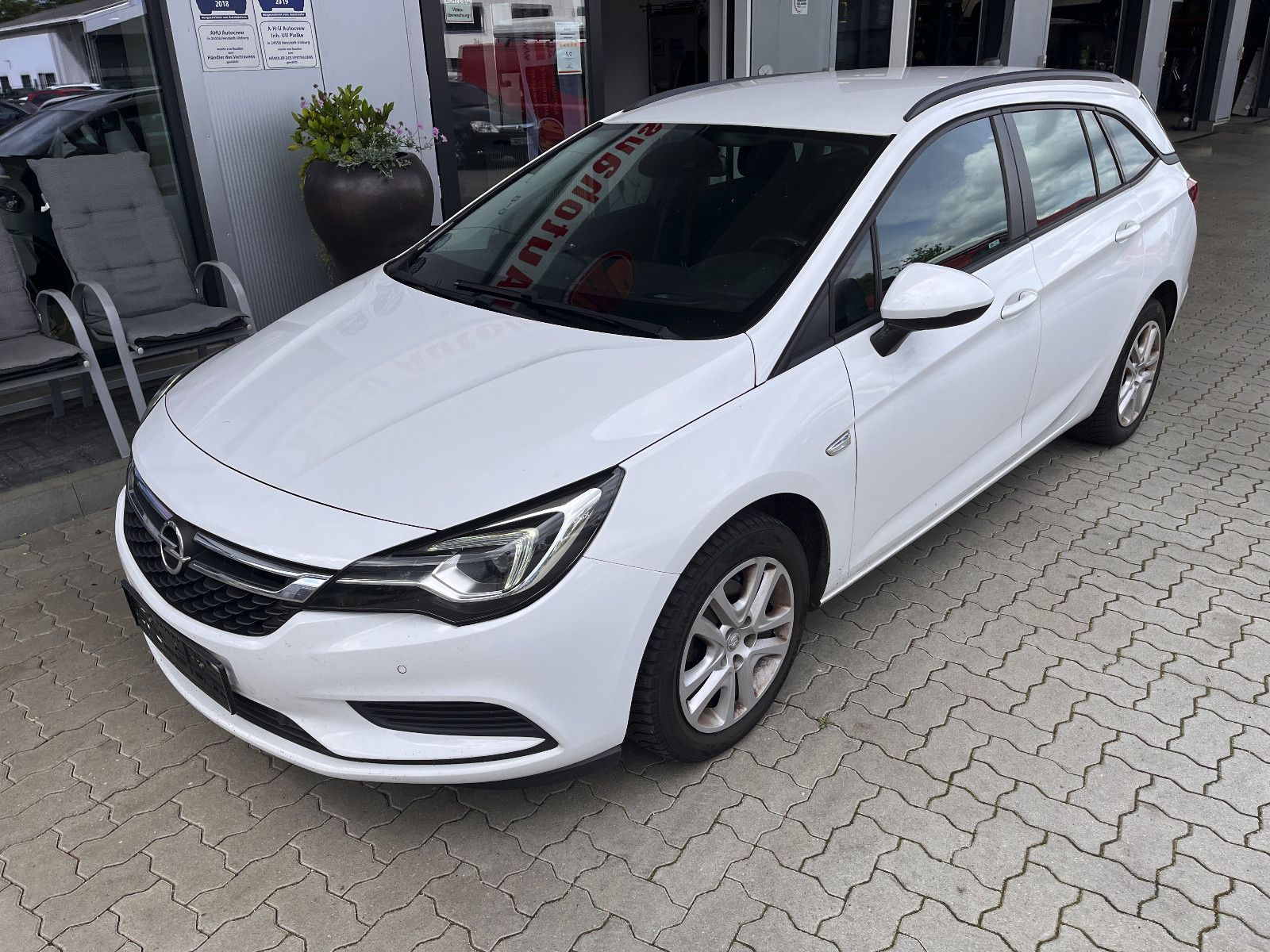 Fahrzeugabbildung Opel Astra K Sports Tourer Edition Seitenschaden