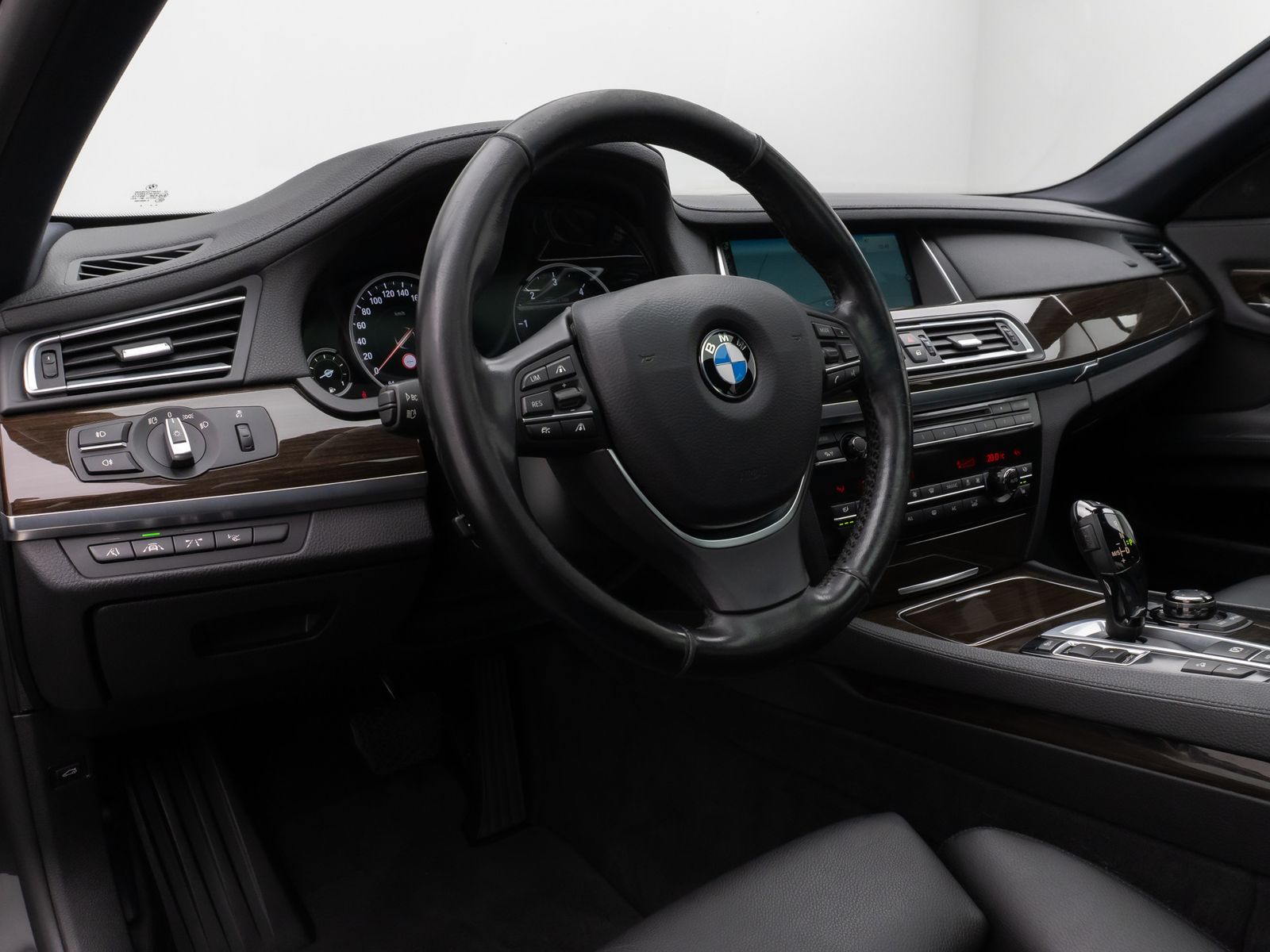 Fahrzeugabbildung BMW 740d xD Glasdach Kamera HUD HiFi Lenkrhzg SoftCl
