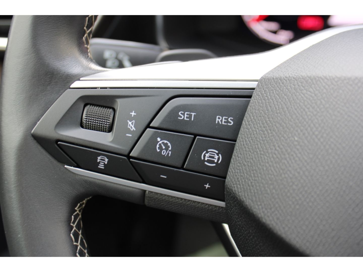 Fahrzeugabbildung SEAT Leon Xcellence DSG ACC LED TWA Full Link RFK GJR