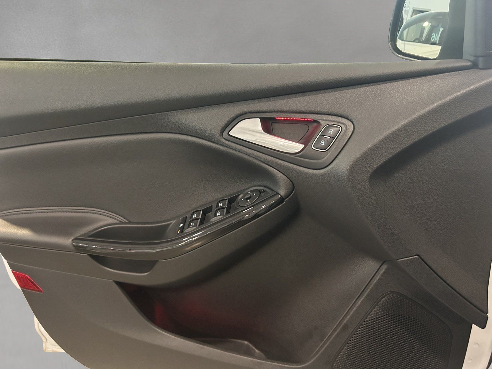 Fahrzeugabbildung Ford Focus Titanium 1,5 TDCi Lim 5-Tg/AHK