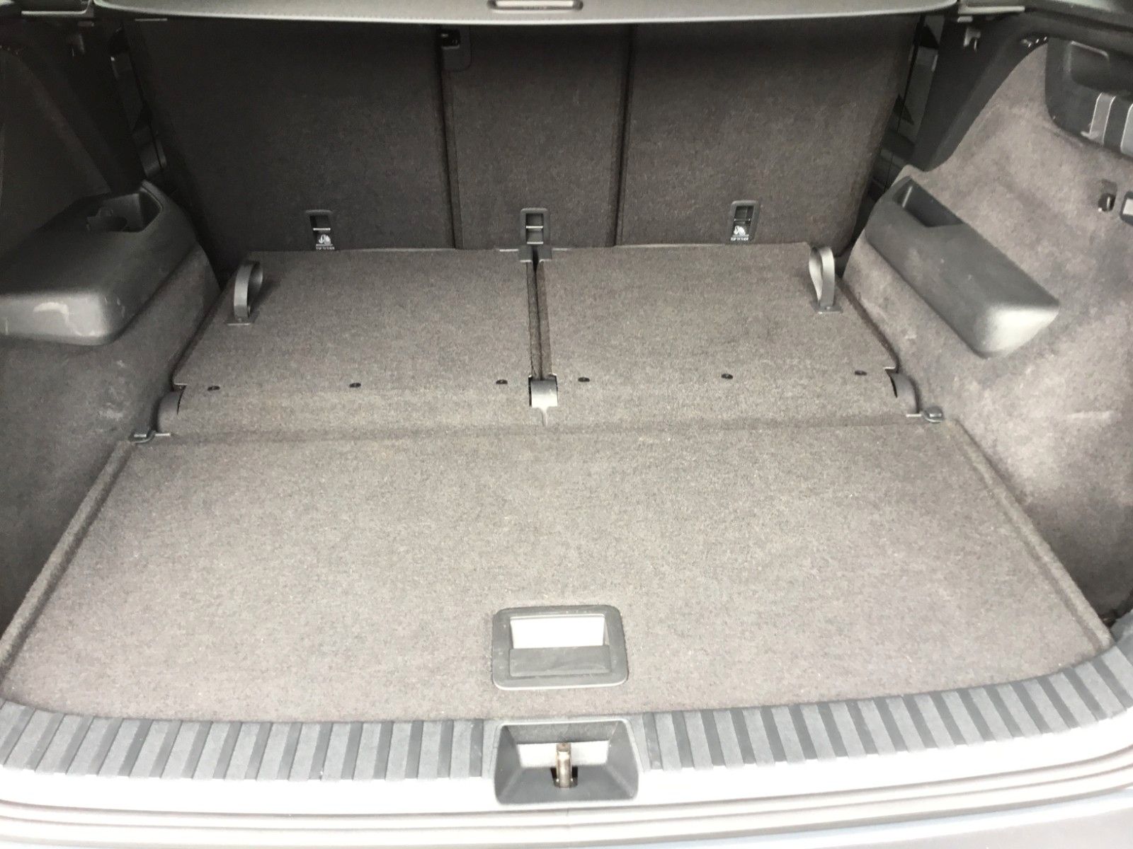 Fahrzeugabbildung Volkswagen Tayron 2.0 TSI DSG 4M R-Line+7S+Pano+AHK+Headup