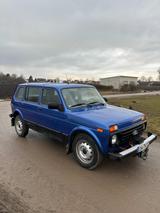 Lada Niva 4x4 - - blaue Lada Niva
