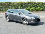 Opel Astra J Sports Tourer Innovation Klima-Leder-AHK - Opel Astra aus 2011 mit Diesel-Antrieb