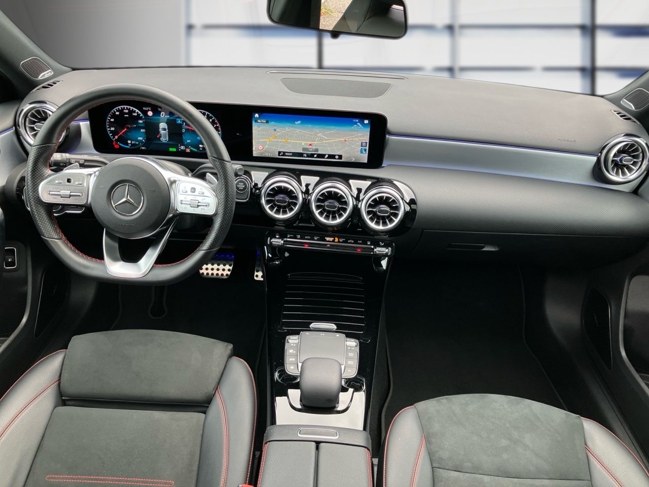 Fahrzeugabbildung Mercedes-Benz A 250 e AMG+NIGHT+PANO+AHK+BURM+MEMORY+CARPL+