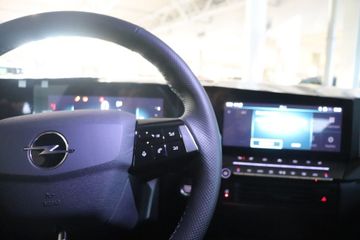 Fotografie 19 des Opel Astra Sports Tourer 1.2 Turbo Automatik GS