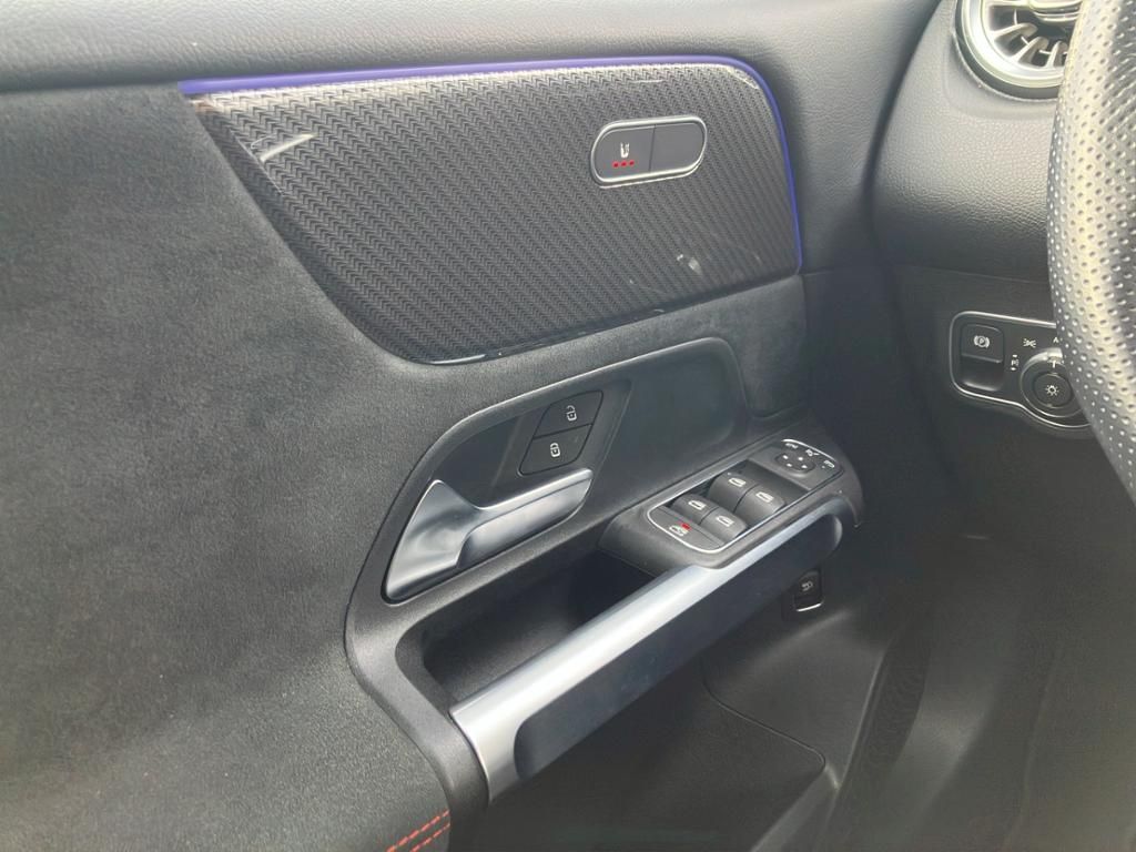 Fahrzeugabbildung Mercedes-Benz GLB 200 d AMG*NIGHT*M-BEAM*K-GO*KAMERA*DAB*EDW*