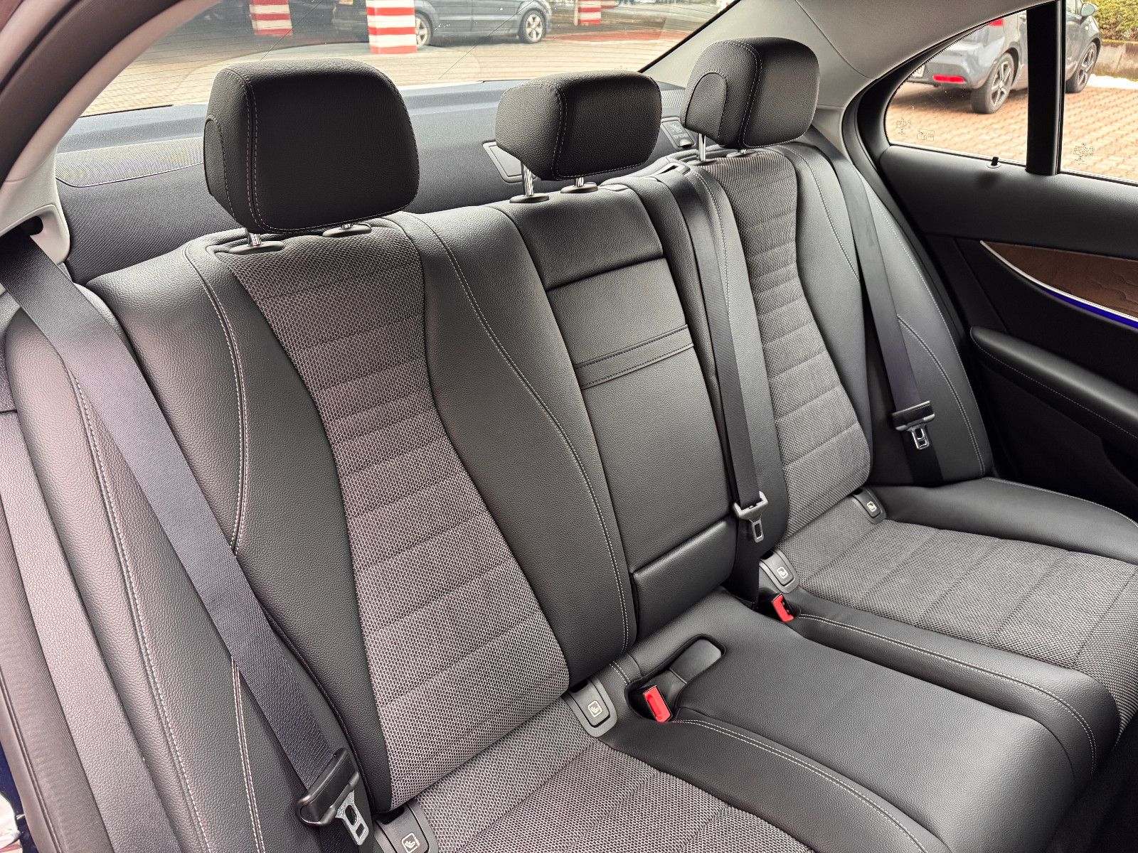 Mercedes-Benz E 220d 9G HUD/GLASDACH/360°/DISTRONIC/BURMESTER foto 13