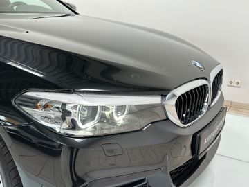 Fahrzeugabbildung BMW 530i M Sport Kamera DAB Alarm HiFi Navi 19"