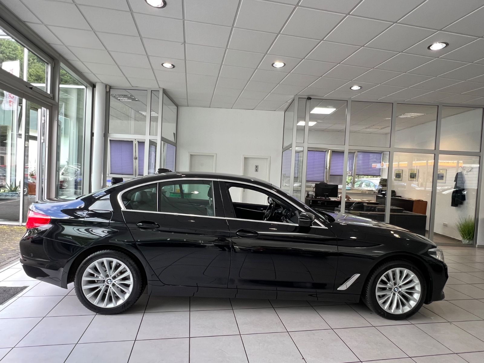 Fahrzeugabbildung BMW 520 d Lim. Luxury Line
