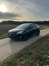 Ford Focus 1,0 EcoBoost 74kW Champions Edition Ch... - Ford Focus: Schwarz, Edition