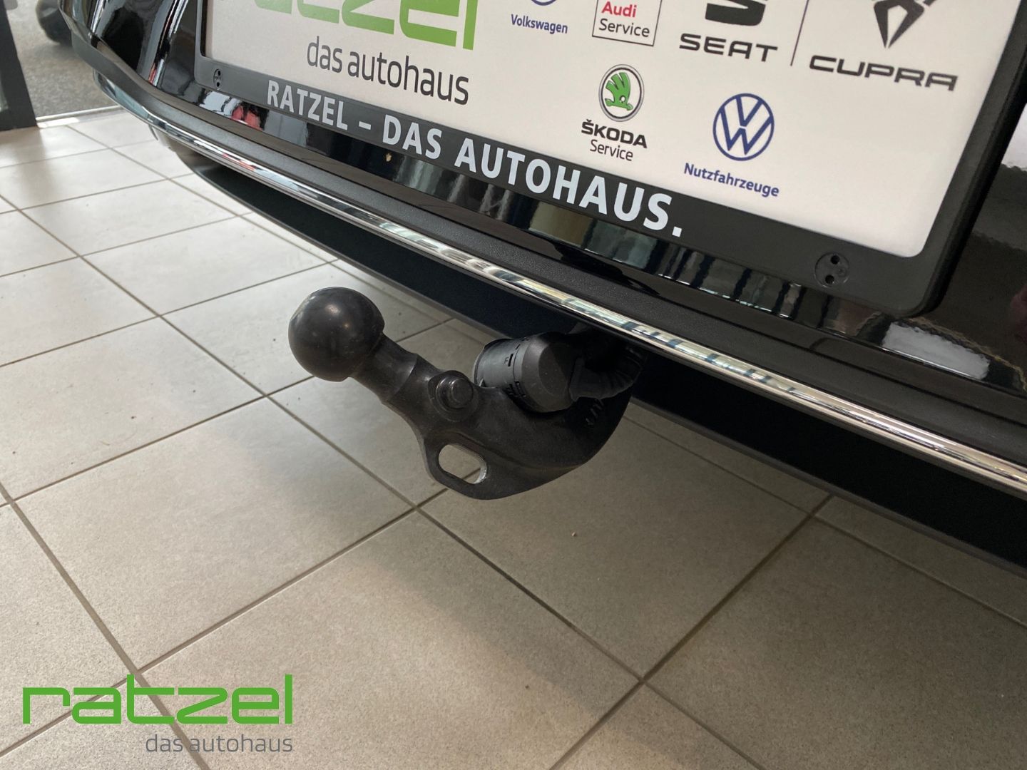 Fahrzeugabbildung Volkswagen Golf VIII 1.5 TSI ACTIVE+AHK+NAVI+RÜCKFAHRKAMERA