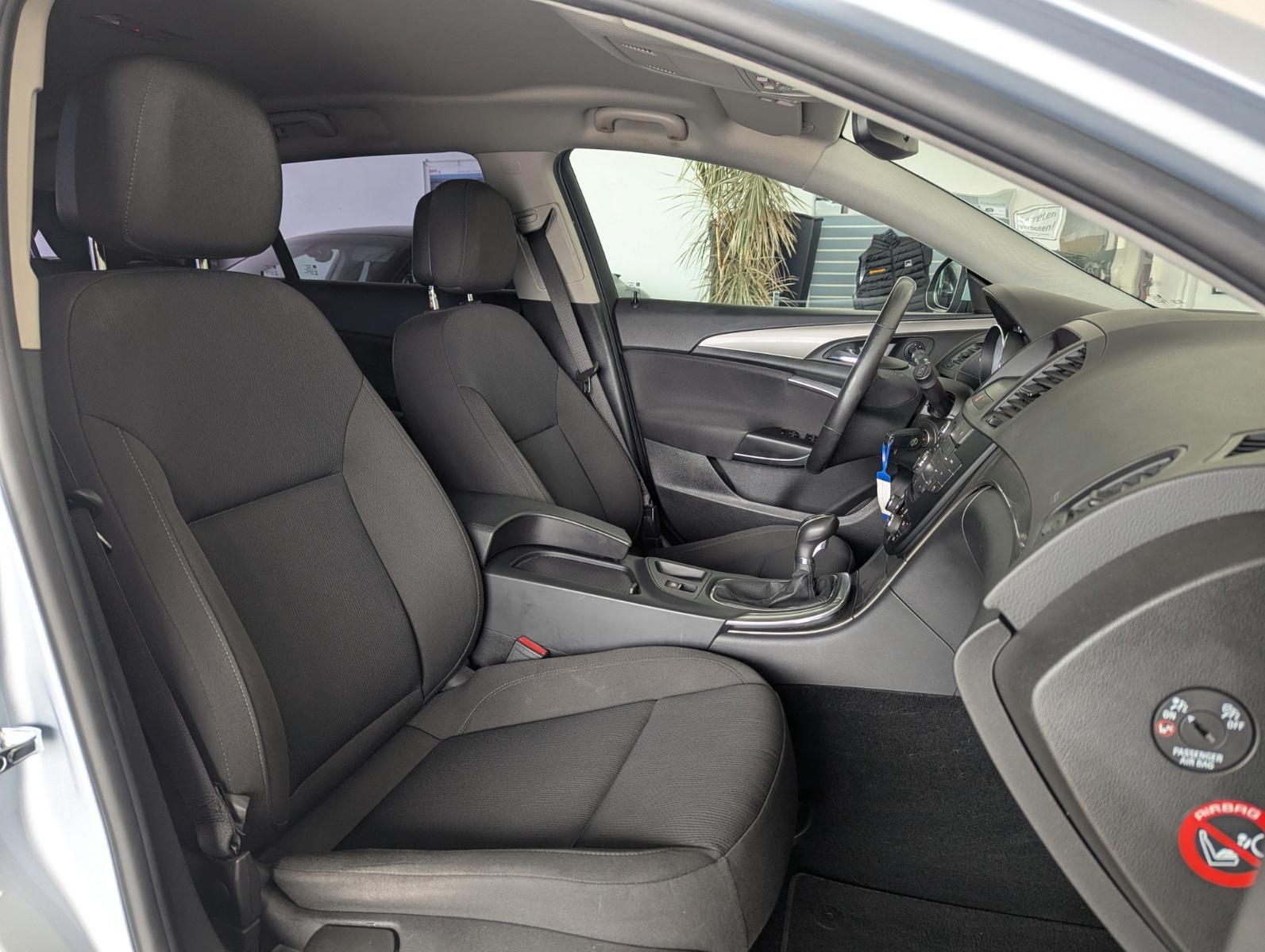 Opel Insignia 2013 — photo 20