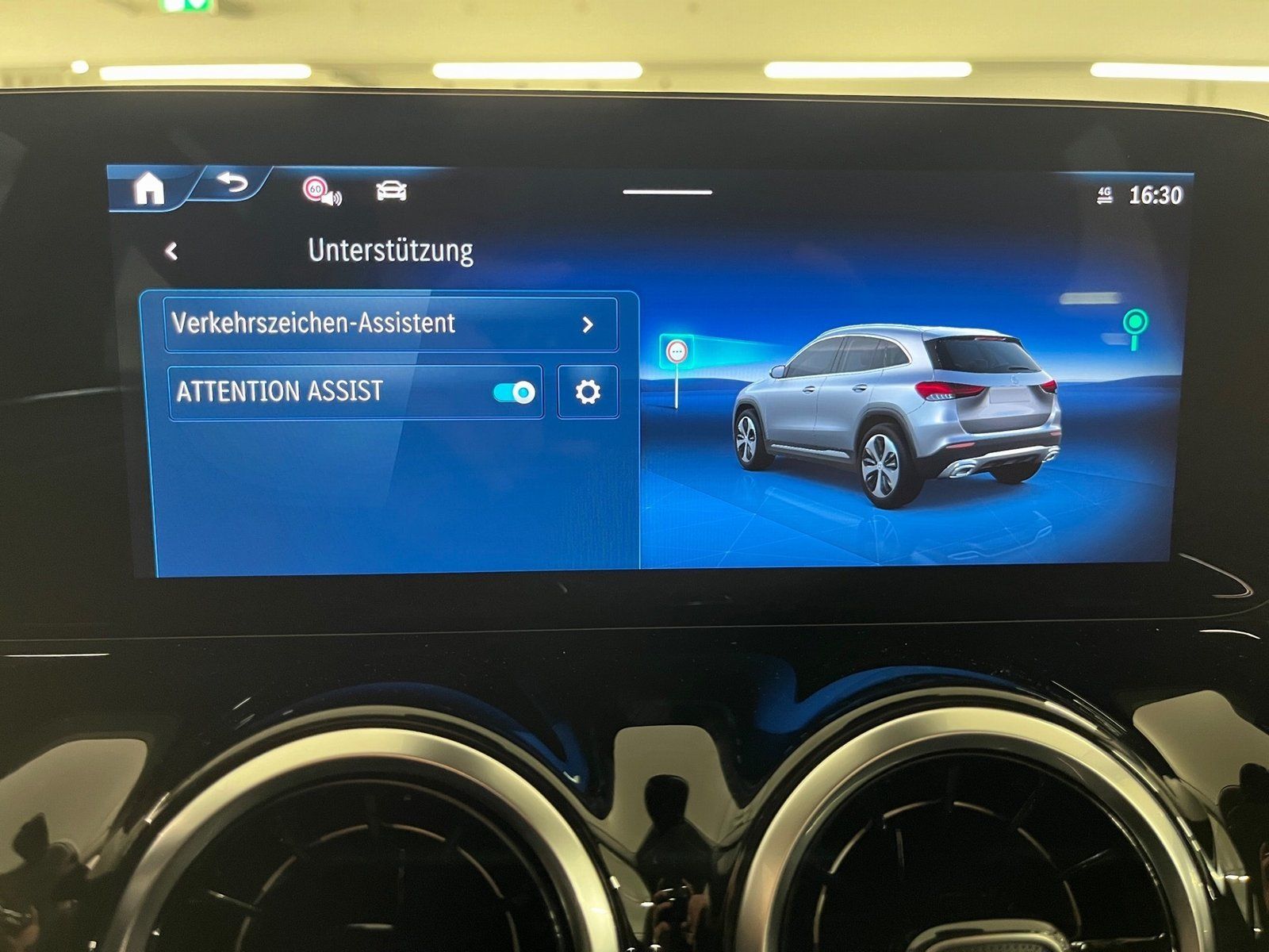 Fahrzeugabbildung Mercedes-Benz GLA 180 Progressive Adv.*Distronic*Totwinkel*LED