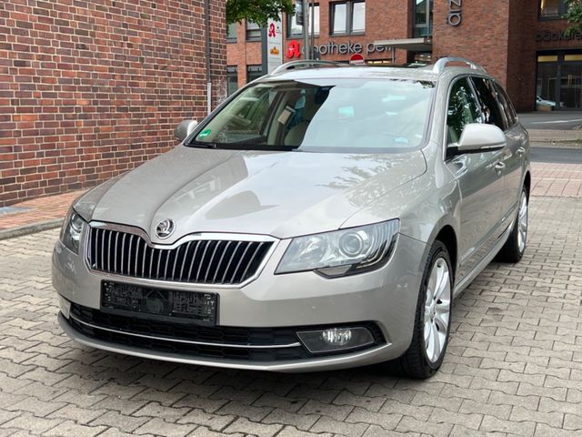 Skoda Superb Combi "Panorama"Navi"AHK"Xenon"PDC"Autom.