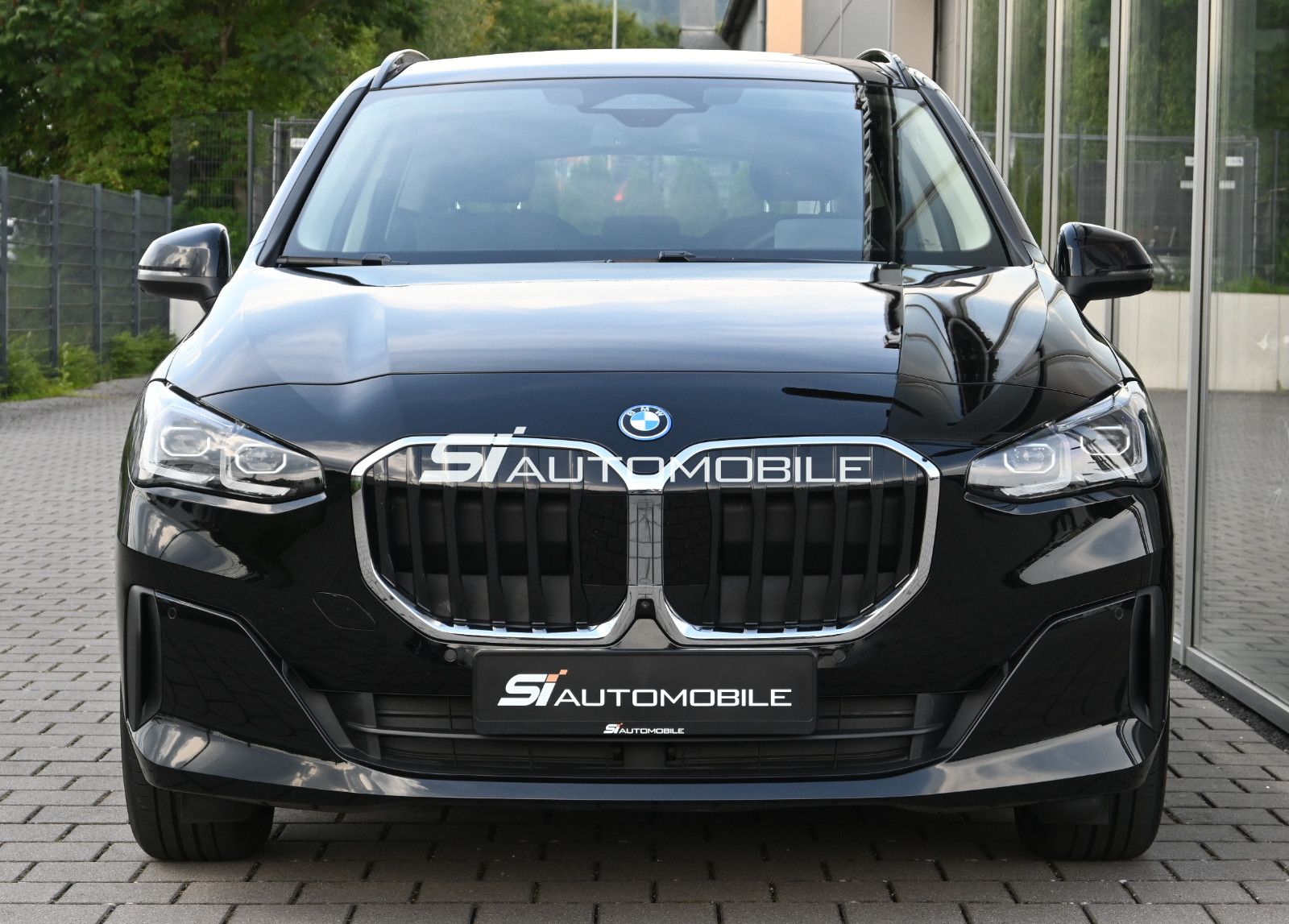 Fahrzeugabbildung BMW 230e xDr. Active Tourer °AHK°HUD°8-FACH ALU°360°