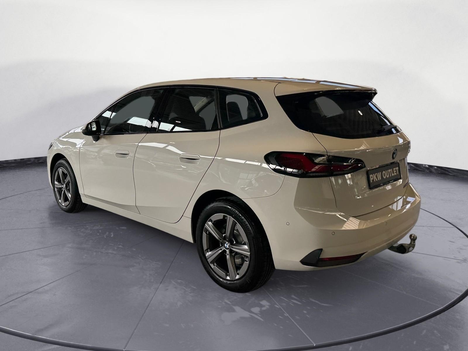 BMW 220i Active Tourer Navi LED Kurvenlicht AHK