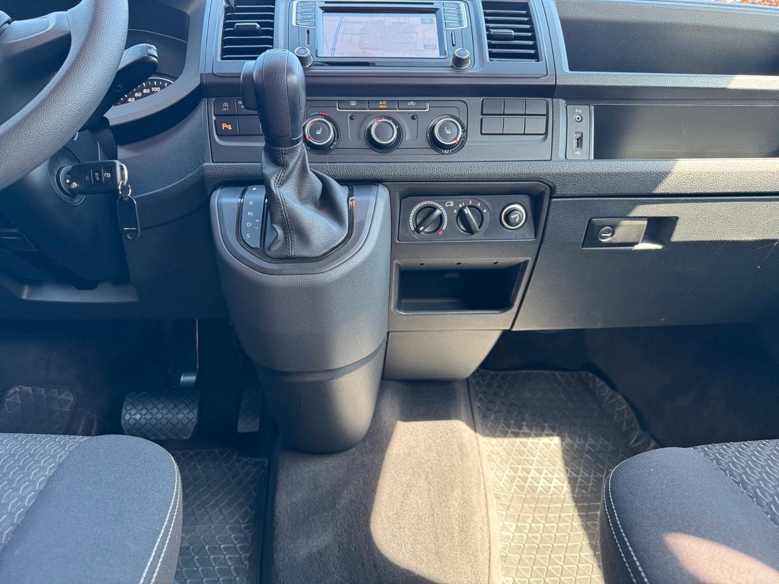 Fahrzeugabbildung Volkswagen T6 California Beach 2.0 TDI