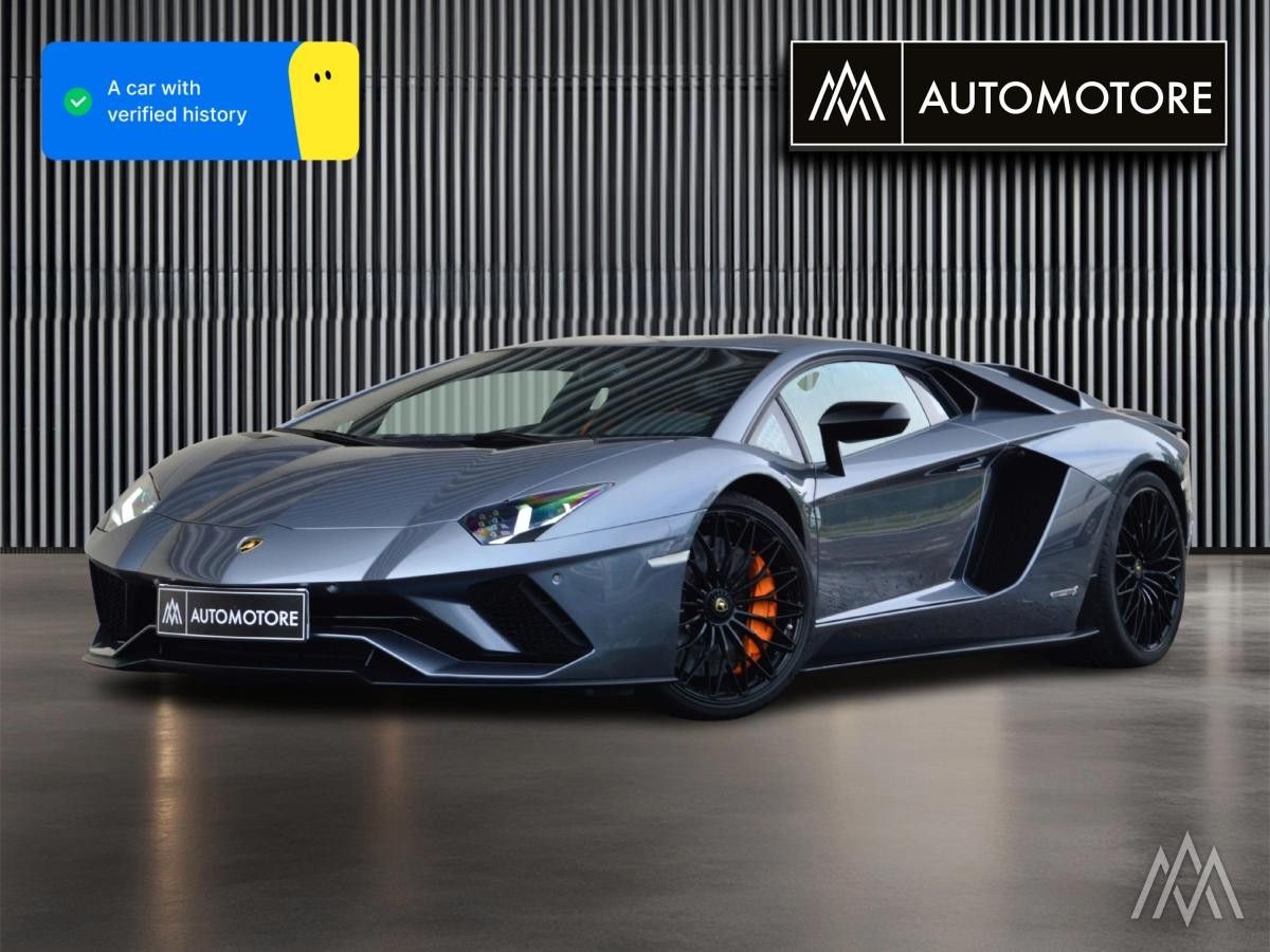 LAMBORGHINI Aventador