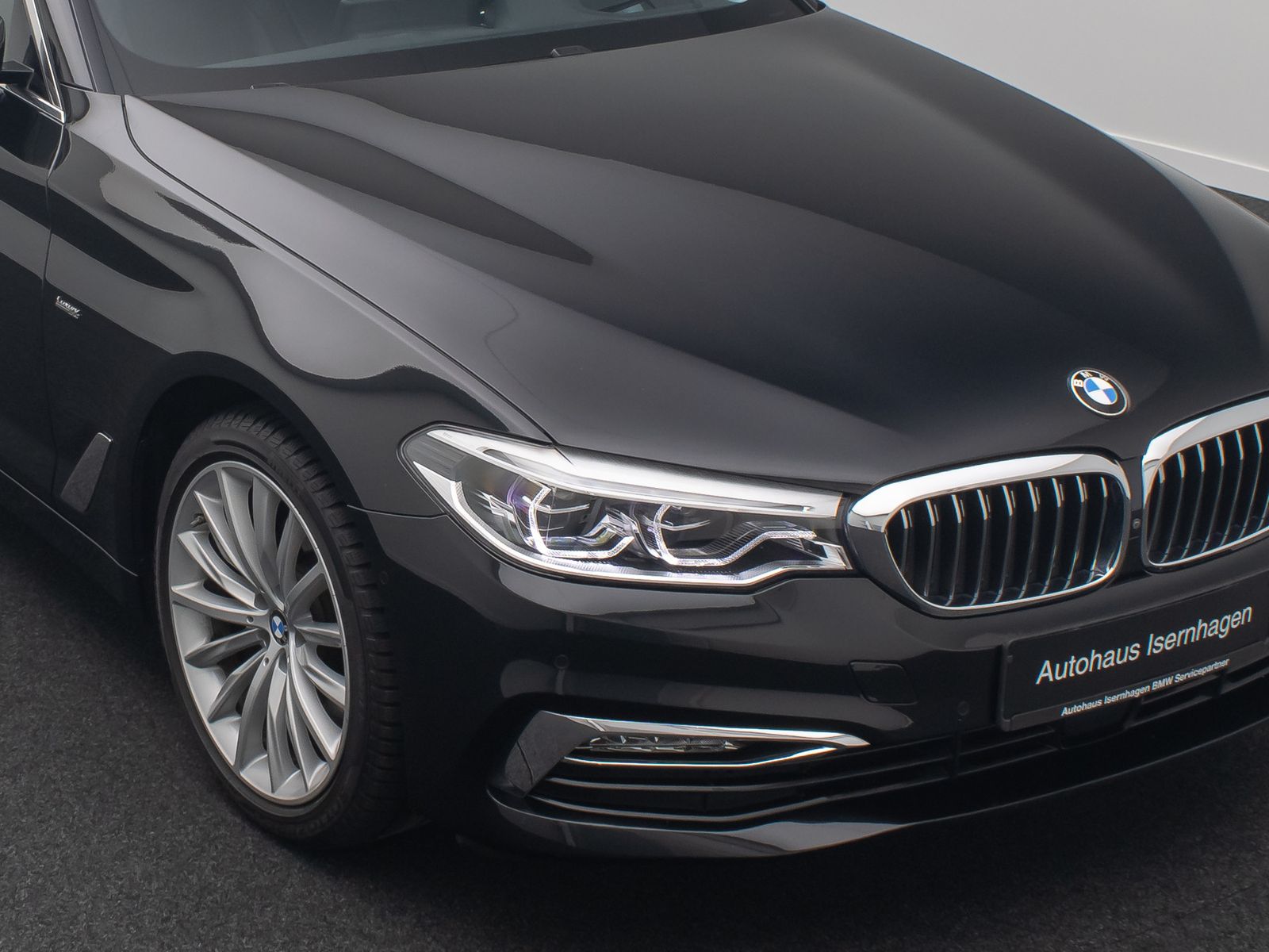 Fahrzeugabbildung BMW 520d Luxury Line Panorama HUD DAB DispKey 19Zoll