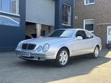 Mercedes-Benz CLK 200 Elegance Automatik * Youngtimer * 1. Hd. - Mercedes-Benz CLK 200 in Düsseldorf