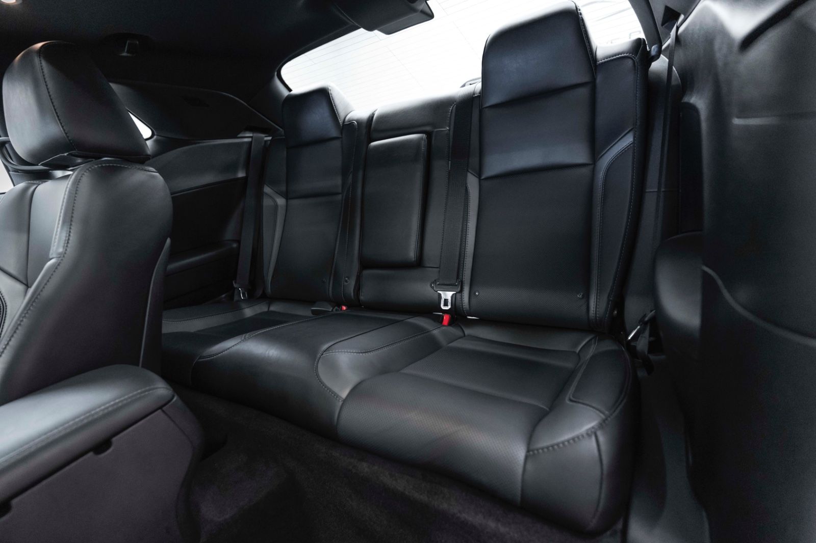 Fahrzeugabbildung Dodge Challenger 3,6L SXT ALPINE KAM CARPLAY M+S