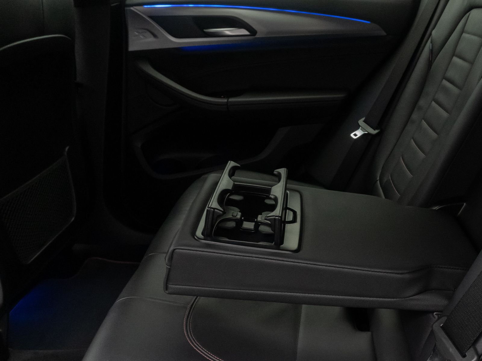 Fahrzeugabbildung BMW X4 M40i Kamera DAB HUD Memory Komfort H/K 20Zoll