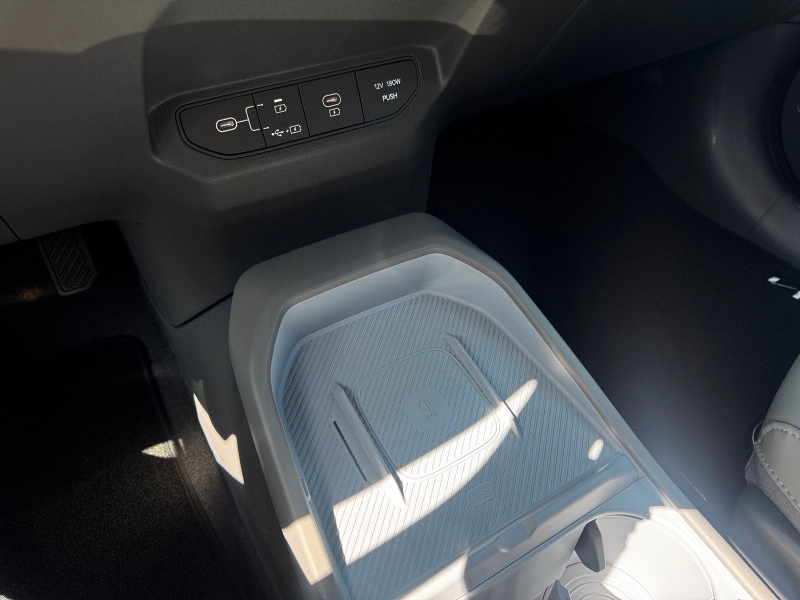 Fahrzeugabbildung Kia EV3 81.4 EARTH WIC BUS UPG DWP