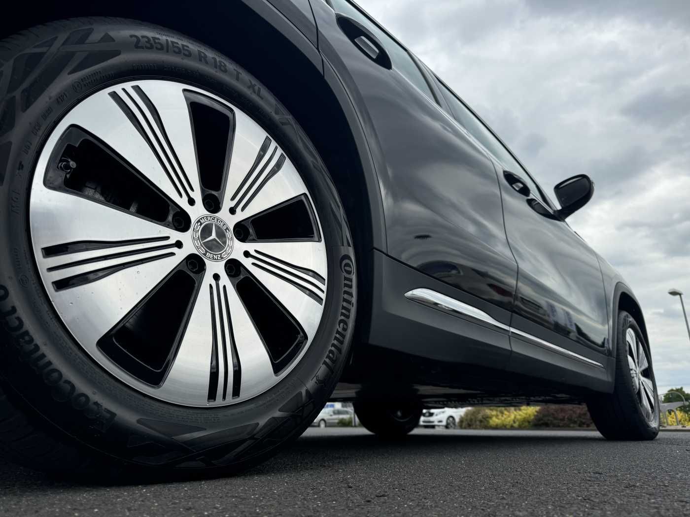 Fahrzeugabbildung Mercedes-Benz EQA 300 4Matic Progressive+RKamera LED+IHC+TOTW+