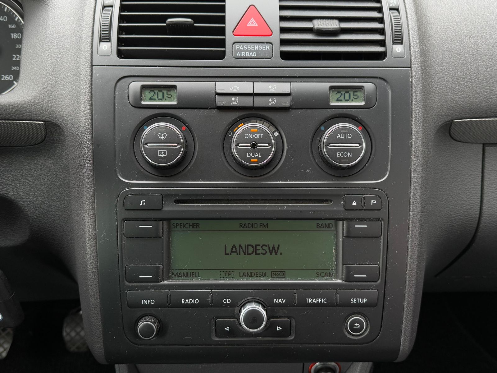 Fahrzeugabbildung Volkswagen Touran 2.0 FSI Goal NAVI+AHK+PDC+TEMP+ALLWETTER+