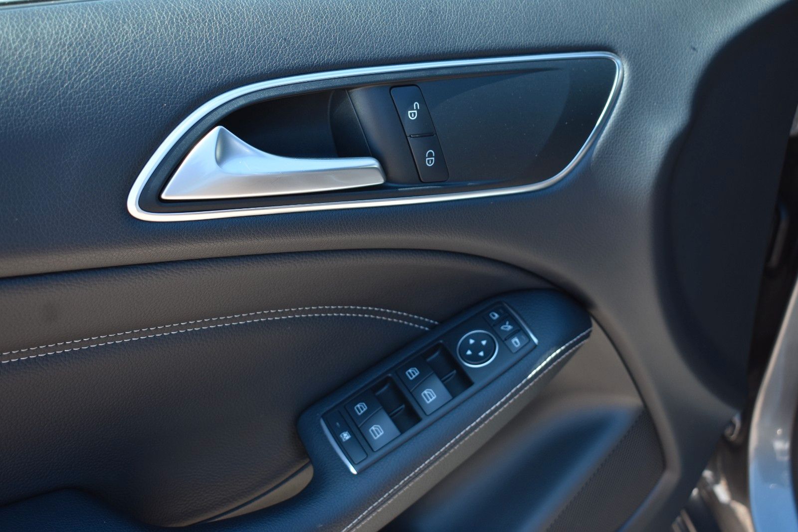 Fahrzeugabbildung Mercedes-Benz B 200 CDI Automatik Sport Paket Navi Sitzheizung