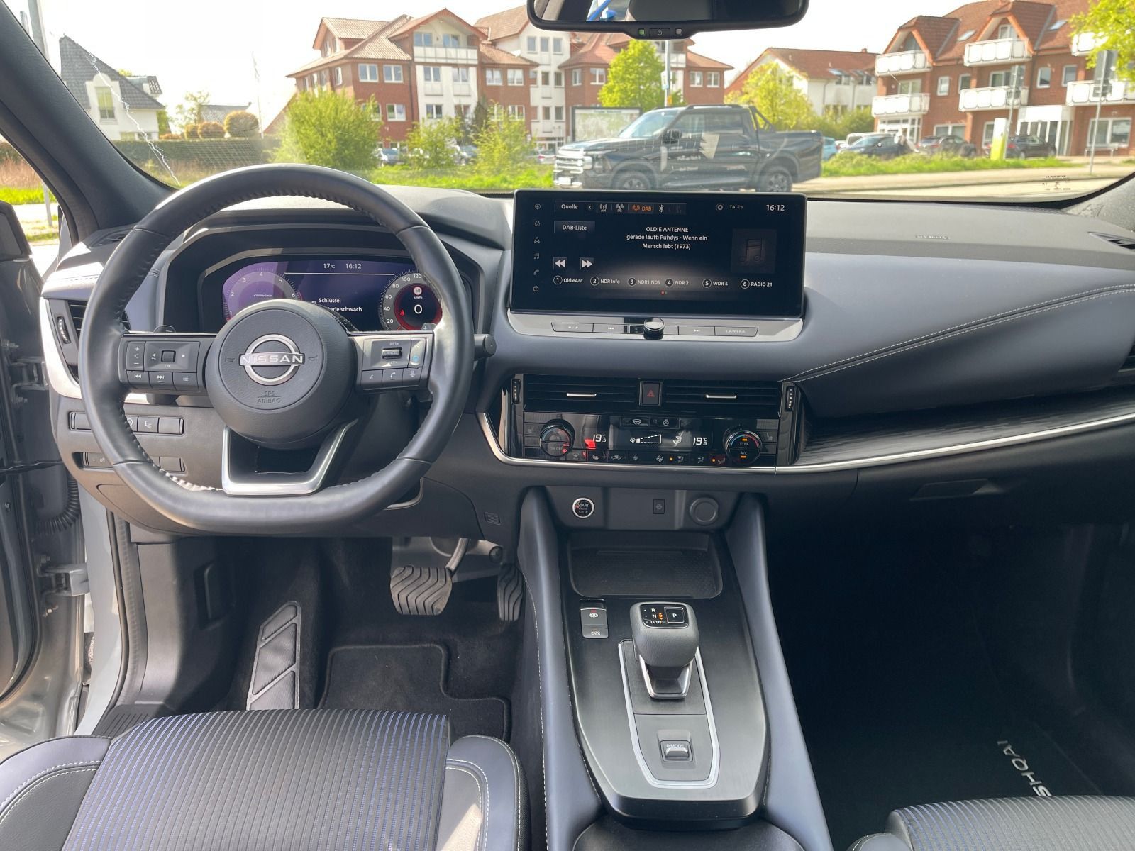Fahrzeugabbildung Nissan Qashqai 1.3 DiG-T Tekna Automatik Navi Head Up A