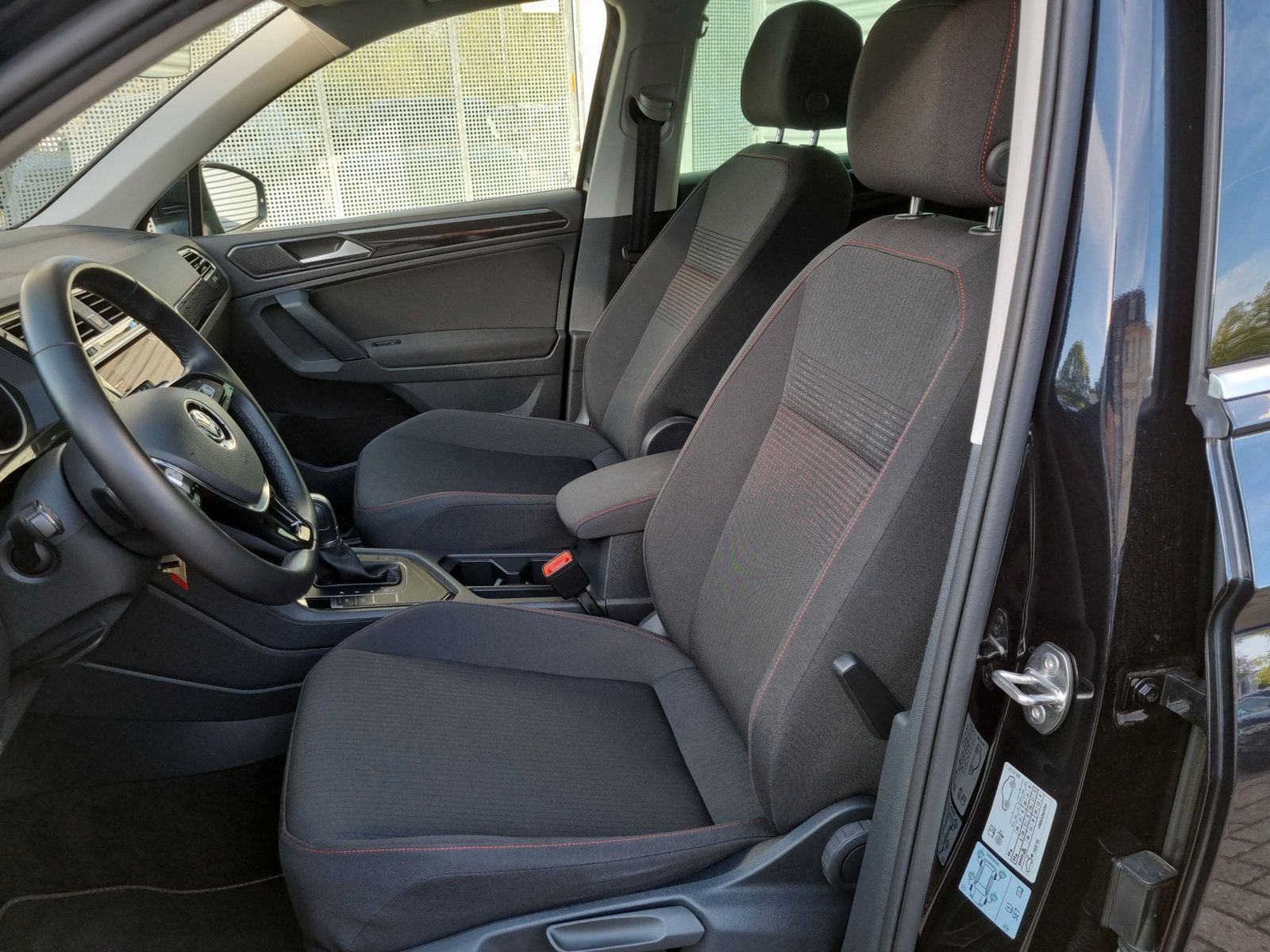 Fahrzeugabbildung Volkswagen Tiguan 1.4 TSI DSG Sound LED NAVI eKLAPPE