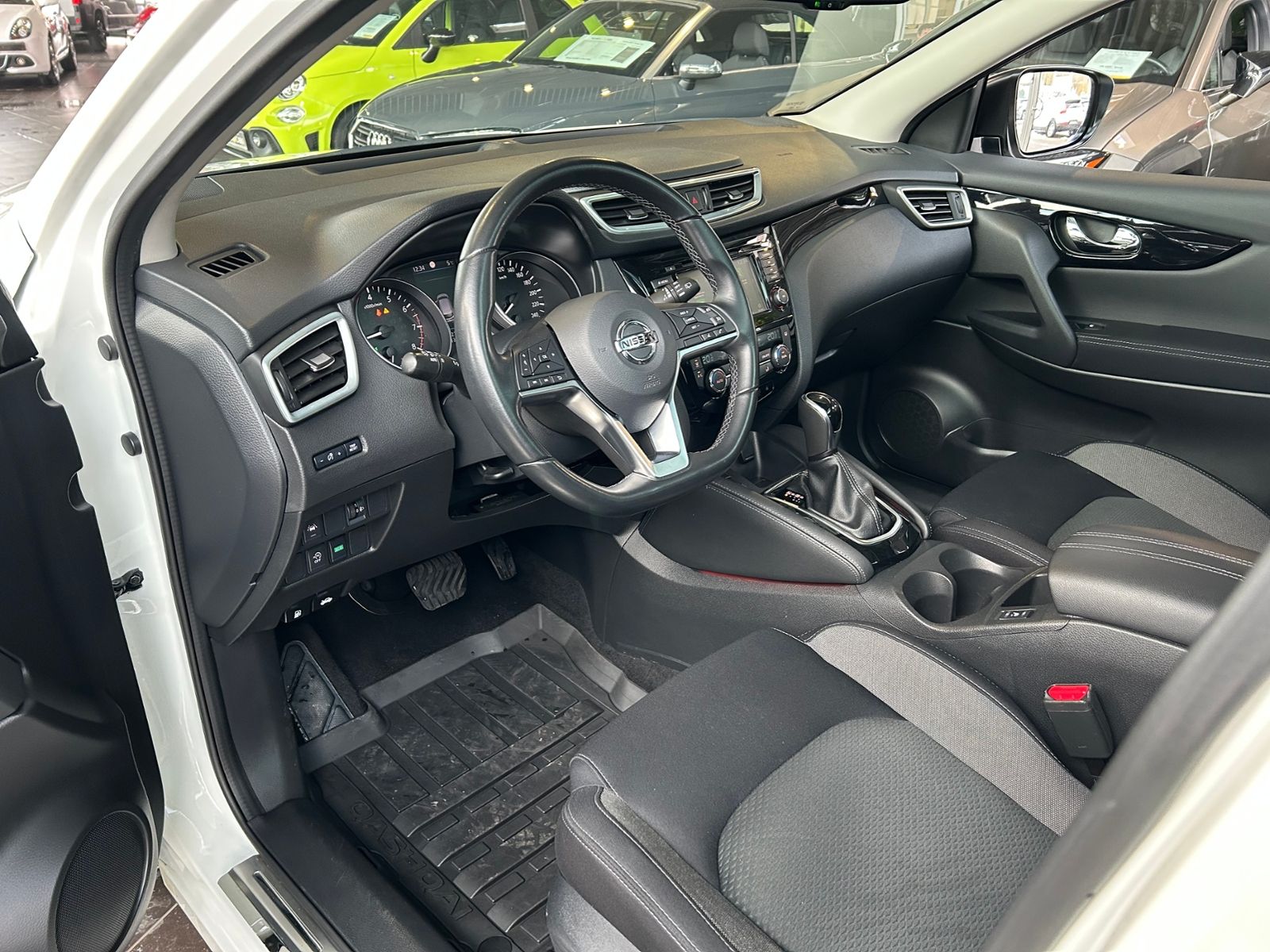 Fahrzeugabbildung Nissan Qashqai Zama PANO AHK 360° NAV SHZ 18"