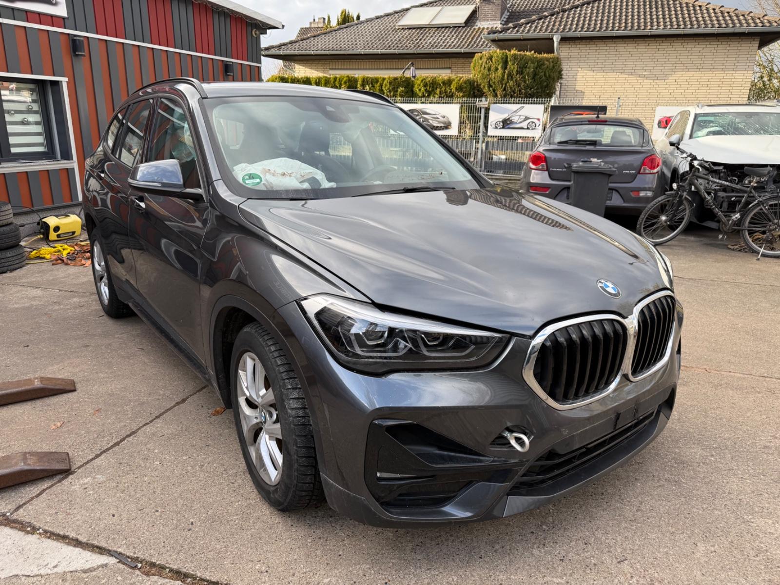 BMW X1 xDrive 25 e Sport Line Unfallschaden