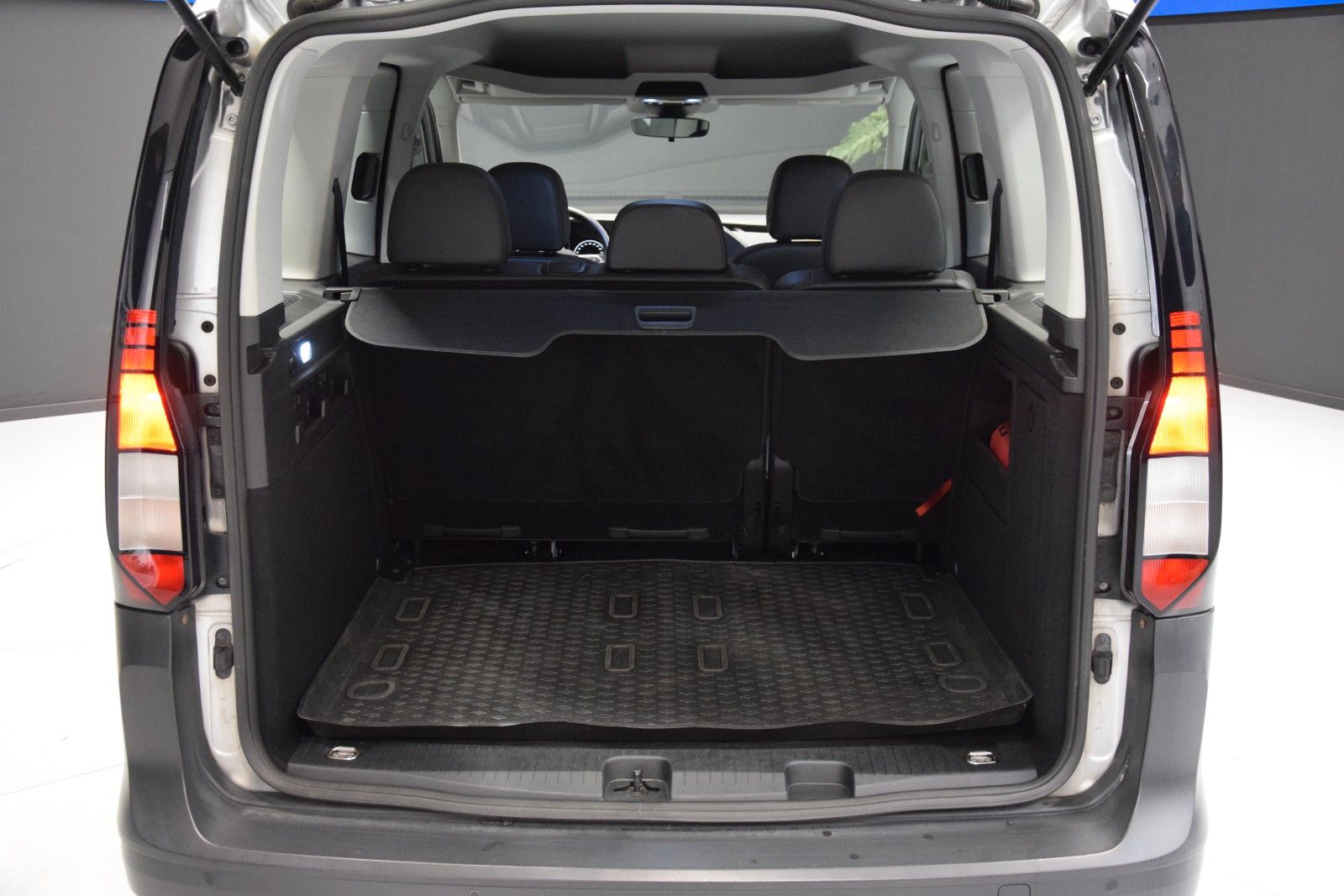 Fahrzeugabbildung Volkswagen Caddy Basis Tempomat 5. Sitzer DAB Leder PDC