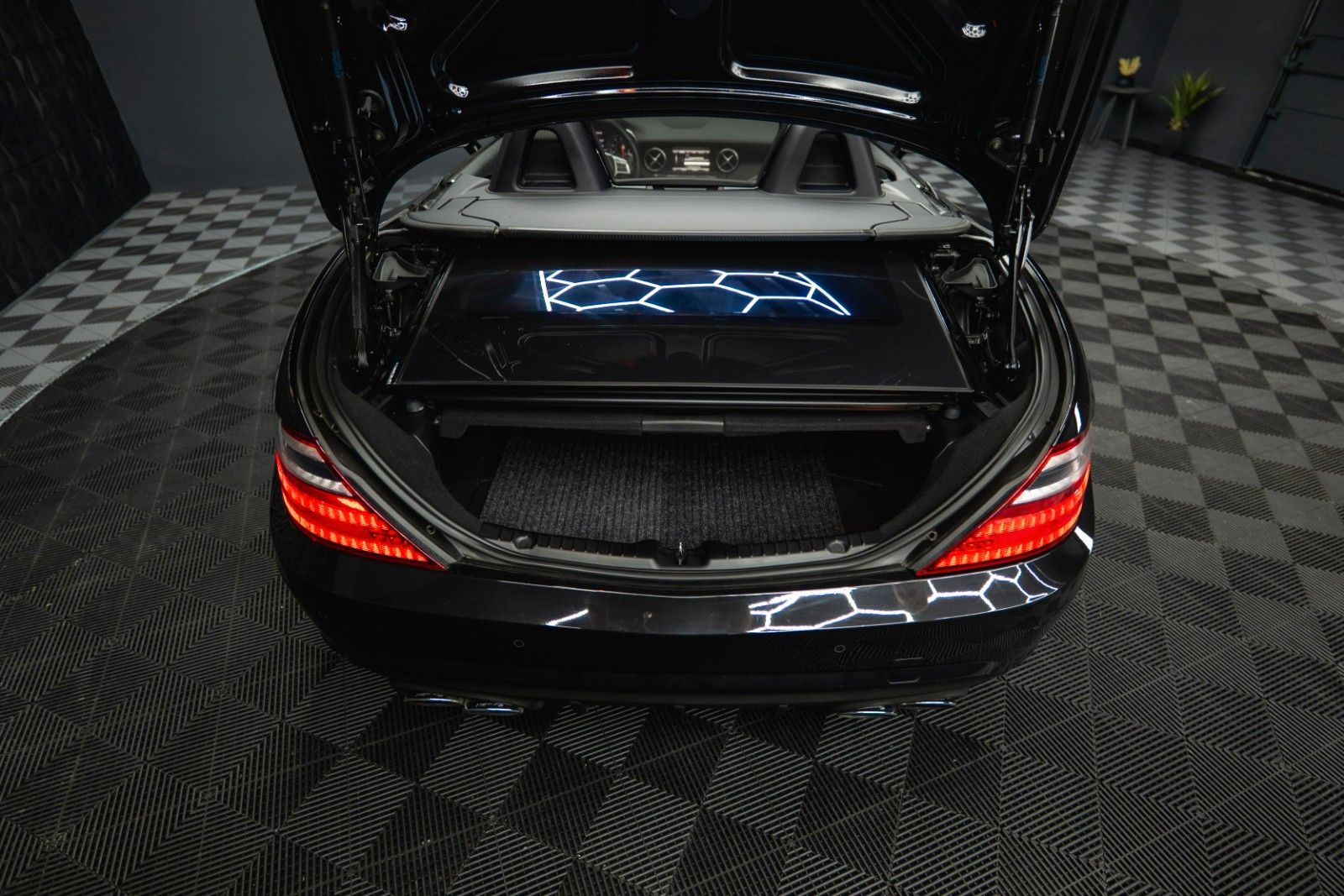 Fahrzeugabbildung Mercedes-Benz SLK 55 V8 AMG Roadster Carbon | Service NEU