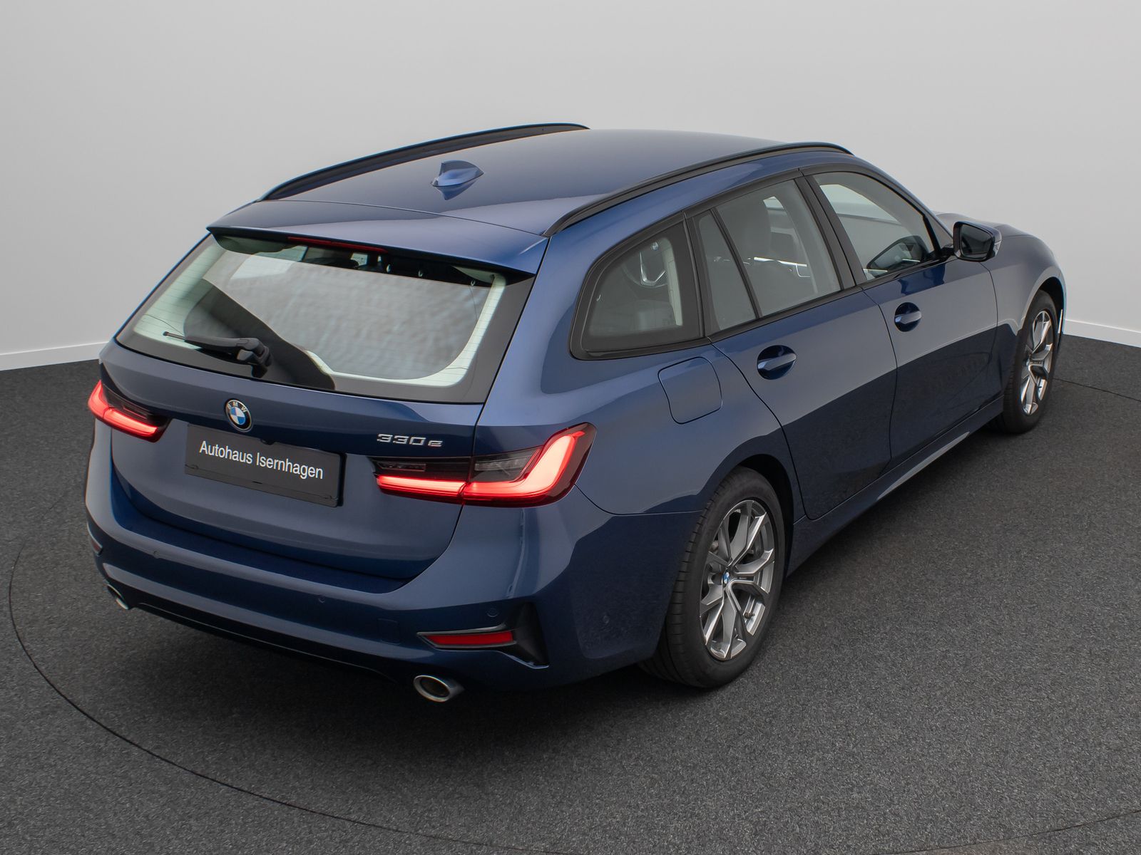 Fahrzeugabbildung BMW 330e  Sport Line Kamera DAB Laser HUD H/K Alarm
