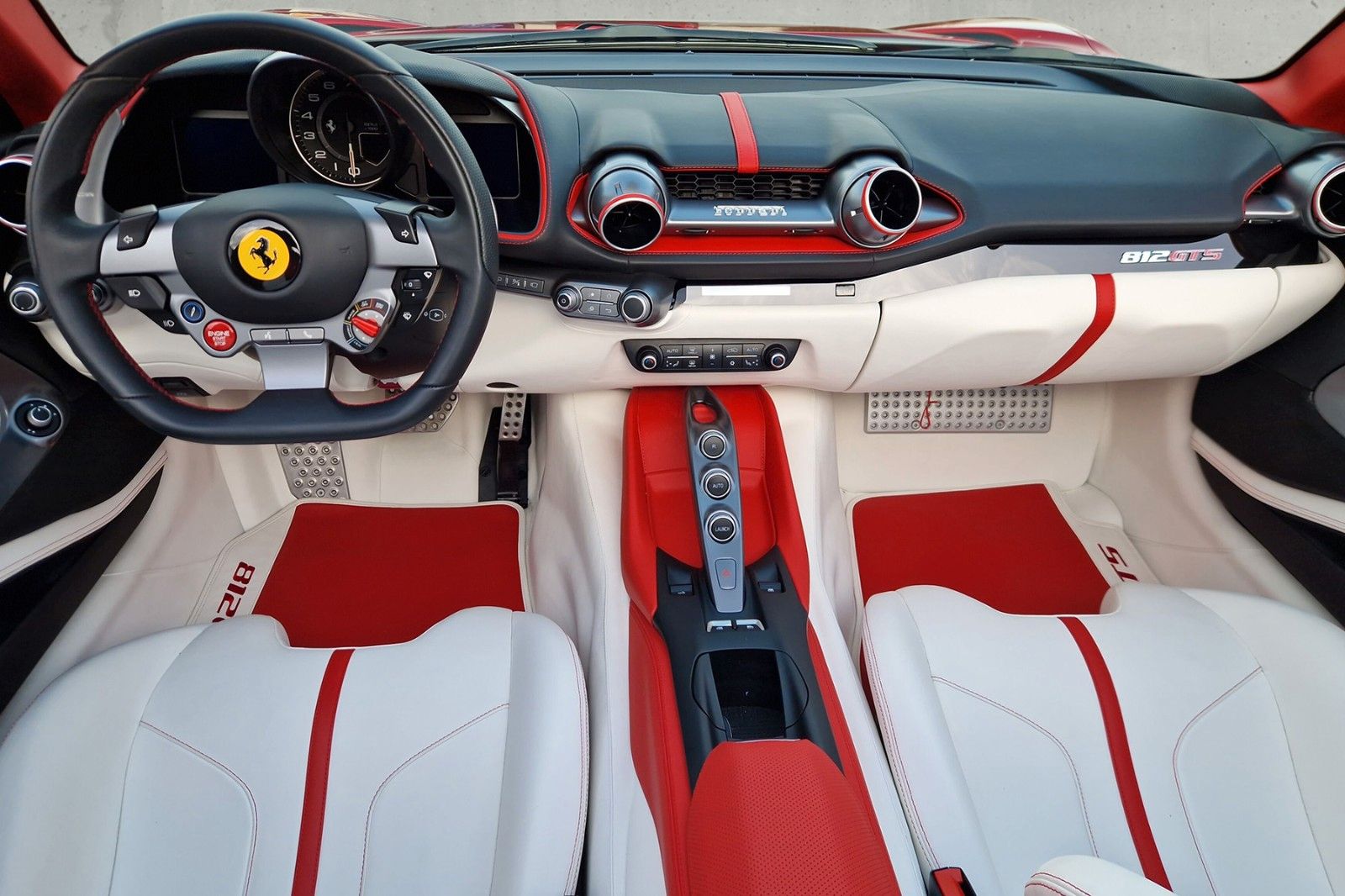 Fahrzeugabbildung Ferrari 812 GTS*Atelier*Lift*Surround View*rosso fuoco