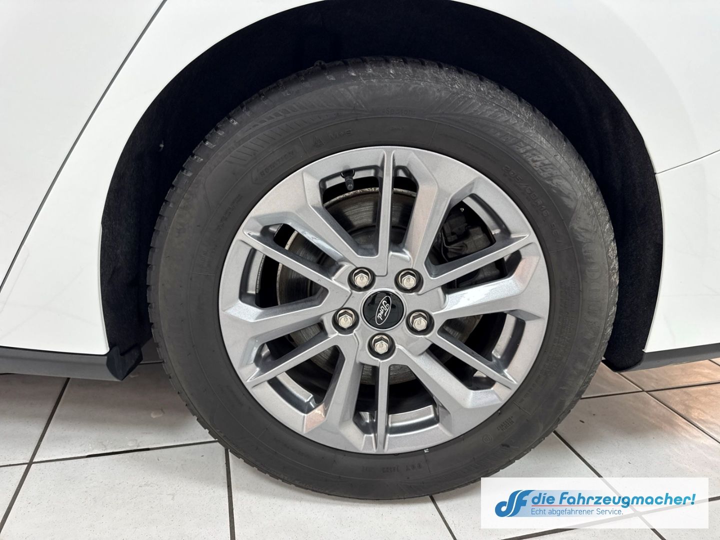 Fahrzeugabbildung Ford Focus Turnier Titanium X Navi Digitales Cockpit