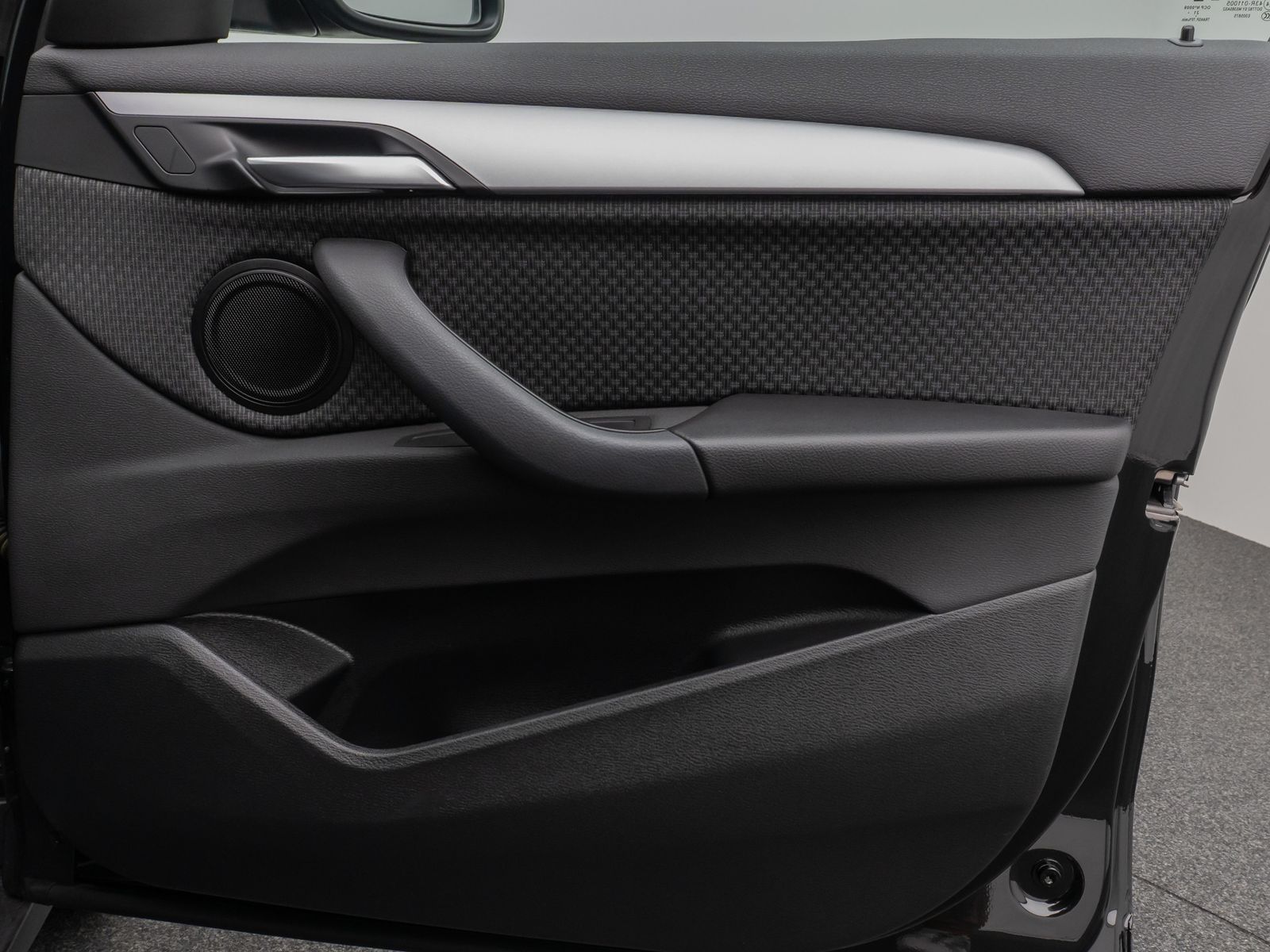 Fahrzeugabbildung BMW X1 sD20i Kamera HUD DAB Alarm Geschwindigkeitsre