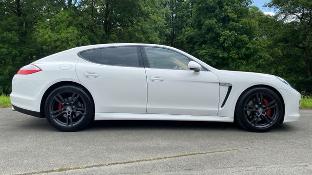 Porsche Panamera Leder/Navi/Kamera/PDC/Xenon/R20/Bose