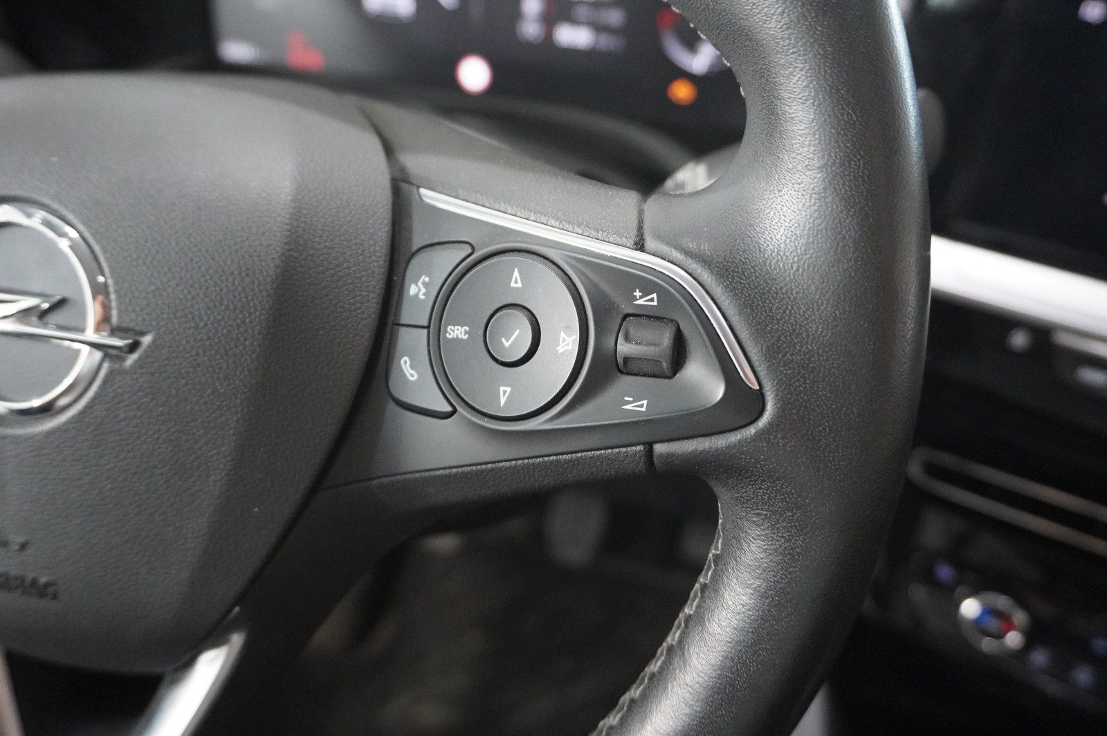 Fahrzeugabbildung Opel Mokka B 1.5D ELEGANCE NAVI/LED/KAMERA/SPORT/DAB+