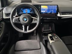 Fahrzeugabbildung BMW 218i Active Tourer M Sport--AHK/DrivingProf/Pano
